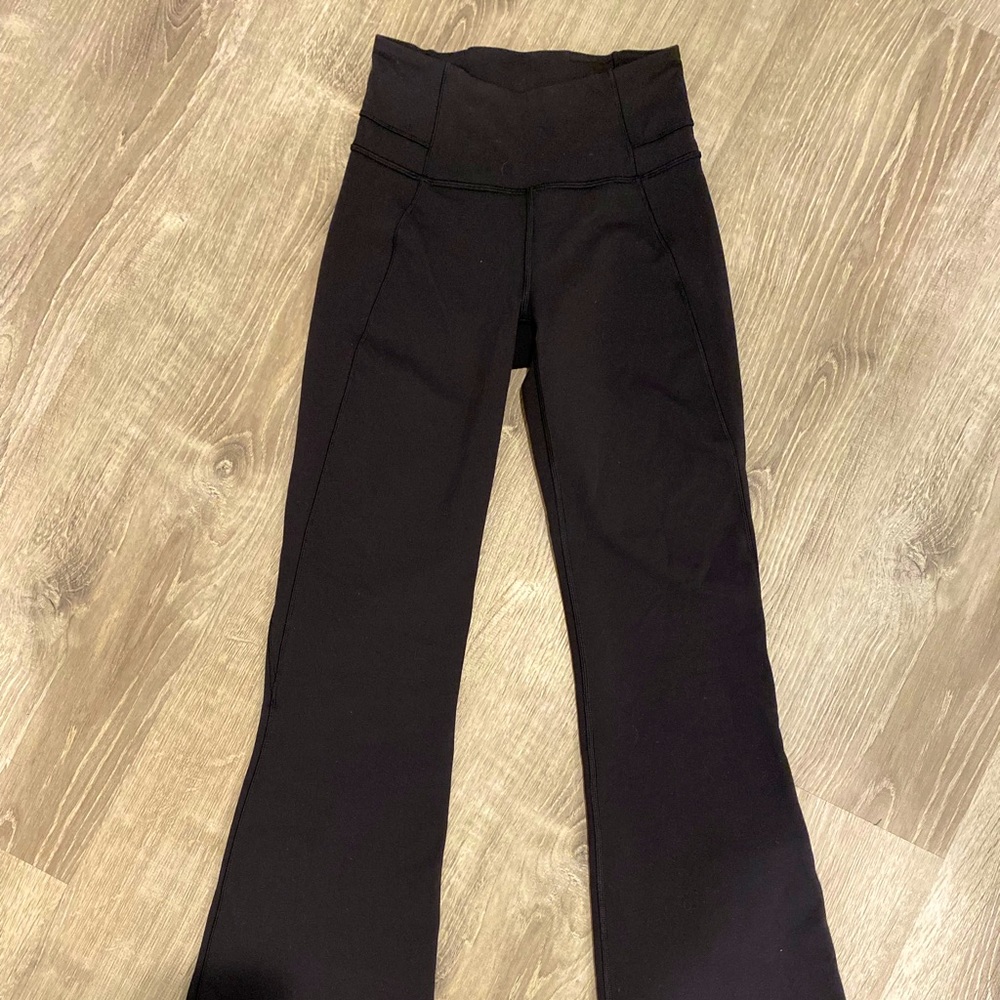 Black Lululemon boot cut yoga pants size 4
